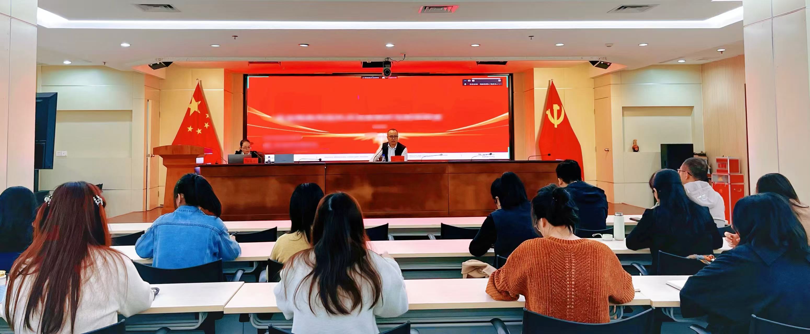 海南橡膠開(kāi)展海膠大講堂之“合規(guī)護(hù)航·企業(yè)稅務(wù)風(fēng)險(xiǎn)熱點(diǎn)深度解析與新規(guī)解讀”專(zhuān)項(xiàng)培訓(xùn)