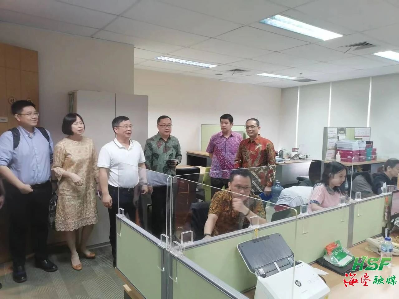 包洪文一行到KM公司調研。